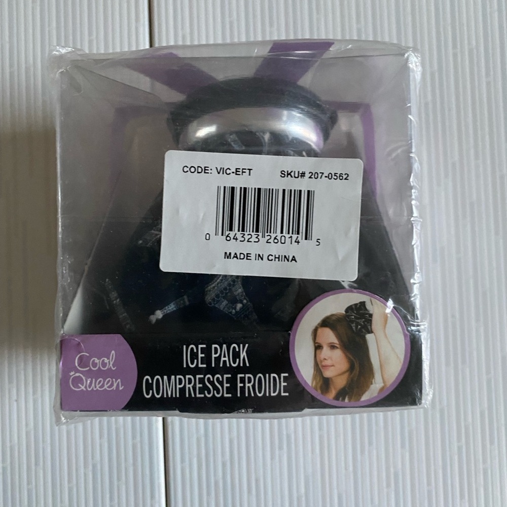 NEW in package Therawell Paris Eiffel Tower Black White Reusable Ice Pack Health